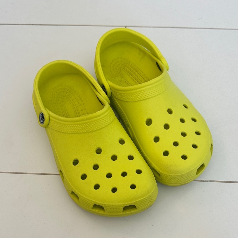 Crocs women’s Yellow Clogs 8
